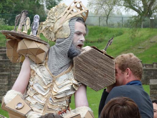 4 Voorstelling Paper Cuts de Koning van Papier vertelt komende zondag spannende verhalen